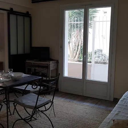Le Patiot 2 Apartment
